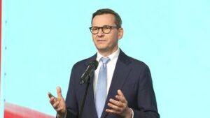 Mateusz Morawiecki zrzekł się immunitetu. W tle wybory kopertowe