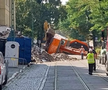 Wypadek w czasie rozbiórki kamienicy w Poznaniu