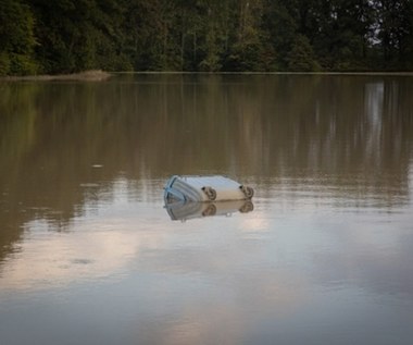 Przedsiębiorca przekopał wał, by ratować swój biznes? Sprawie przyjrzą się biegli