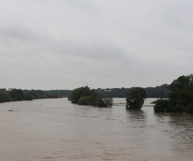 Rozebrał wał przeciwpowodziowy, bo chciał powędkować