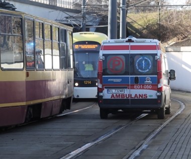 Ciężarówka zderzyła się z tramwajem w Łodzi. Ranne dziecko