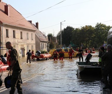 Oszukiwali powodzian, oferując im darmowe laptopy. Są już w rękach policji