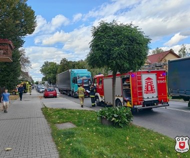 Matka z dzieckiem potrącona na przejściu. Ciężarówka wjechała na czerwonym świetle