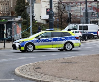 ​Brutalny atak na 90-letnią kobietę na przystanku w Warszawie