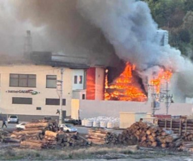 Kłęby dymu nad Jordanowem. Płonął tartak