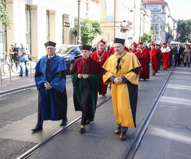 Orszak profesorski przeszedł ulicami Krakowa