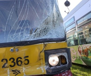 Łódź: Tramwaj zderzył się z dostawczakiem. Są poszkodowani