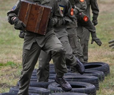 Zlot klas mundurowych w Środzie Wielkopolskiej. Czy młodzież chętnie wybiera taki profil?