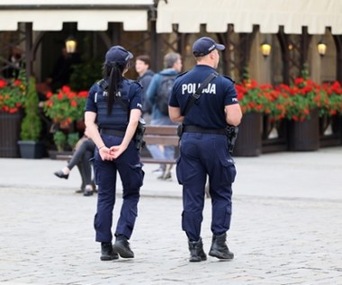 ​Najpierw zaczepiali przechodniów, potem pobili policjantów