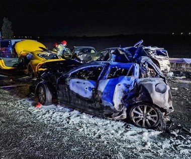 Policja apeluje do świadków koszmarnego karambolu na S7