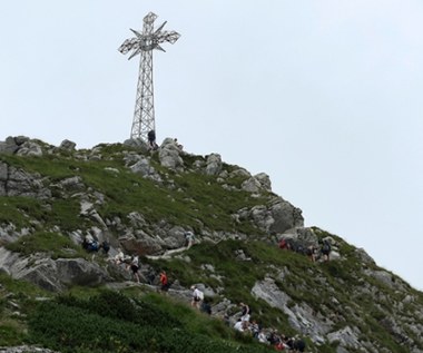 Rowerem na Giewont. Straż TPN chce ustalić dane mężczyzn