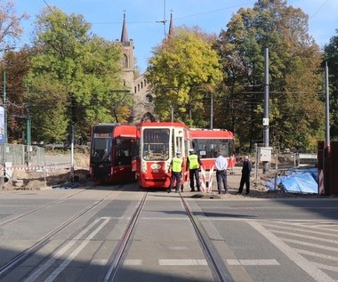 Szokujące nagranie z Chorzowa. Nastolatkowie potrąceni przez tramwaj [FILM]