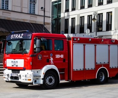 Pożar w pobliżu Akademii Pożarniczej. Strażacy interweniowali “po sąsiedzku”