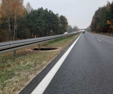 Naukowiec alarmuje, GDDKiA uspokaja. Powiększa się zapadlisko na drodze olkuskiej