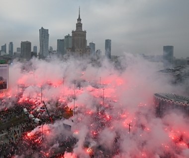 Marsz Niepodległości na ulicach Warszawy. 75 osób zatrzymanych [RELACJA NA ŻYWO]