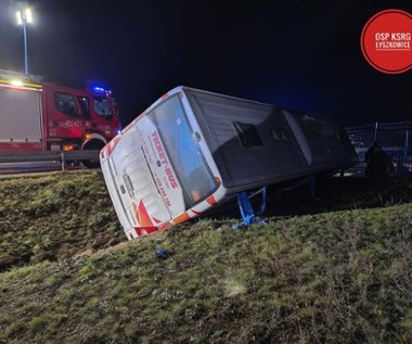 Wypadek autobusu na autostradzie A2 pod Łodzią. 5 osób rannych