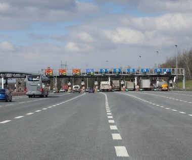 Zostawił na A4 partnerkę z 6-letnią córką. Sam odjechał z niemowlęciem