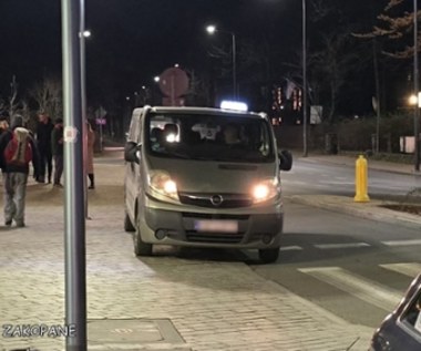 ​Miał 3-krotny zakaz prowadzenia pojazdów. W Zakopanem czekał na klientów w busie taxi