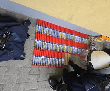 Chcieli wwieźć na stadion środki pirotechniczne karetką. Usłyszeli zarzuty