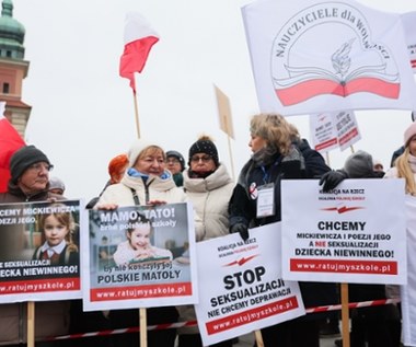 “Tak dla edukacji, nie dla deprawacji”. Manifestacja w Warszawie