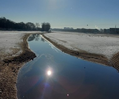 Trwa osuszanie Jeziora Maltańskiego w Poznaniu. Co może kryć się na dnie?