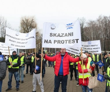 Manifestacja związkowców przed konwencją Koalicji Obywatelskiej