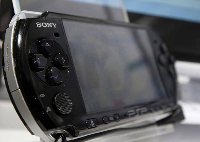 Jak przekształcić mobilne Sony PlayStation Portable w stacjonarną konsolę?