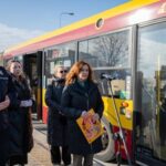 Po ulicach Warszawy jeździ autobus społeczny dla bezdomnych